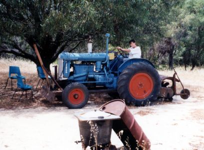 J047